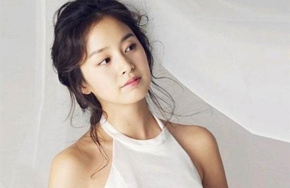 Mặc dù đã bước sang tuổi 38 nhưng Kim Tae Hee vẫn khiến người khác phải xao xuyến vì diện mạo tươi trẻ, cuốn hút. 