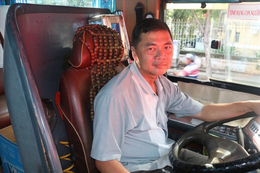 Tài xế xe khách Lê Hoàng Hùng cho rằng có sự khác nhau giữa tài xế chạy chuyên nghiệp, chạy tuyến cố đinh với tài xế chạy dich vụ.
