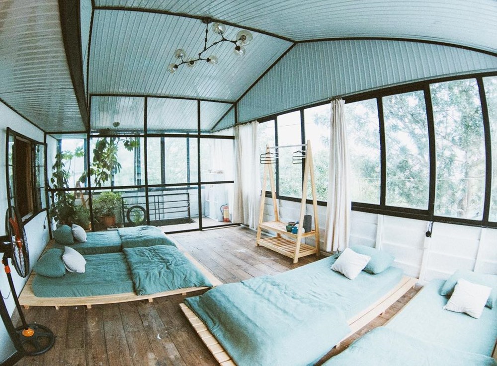 Có rất nhiều homestay xinh xắn đáng yêu với mức giá hợp lý dành cho các bạn muốn tận hưởng không gian nghỉ ngơi thật đặc sắc, riêng biệt. Ảnh: Tripnow