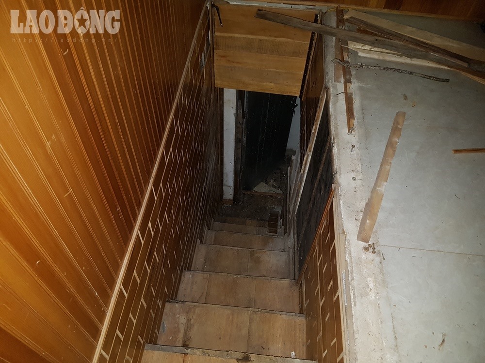 Mật đạo này được nối từ một góc phòng bên trong của căn nhà, xuống dưới khoảng 3m.