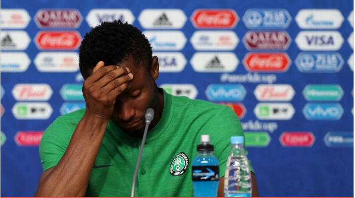 Đội trưởng Nigeria buồn bã kể lại câu chuyện cah anh bị bắt cóc sau khi trở về quê nhà.