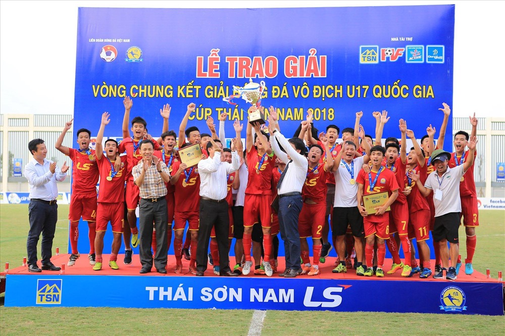 Chức vô địch hoàn toàn xứng đáng với những gì đoàn quân của HLV Nguyễn Minh Tiến đã thể hiện được tại giải. 