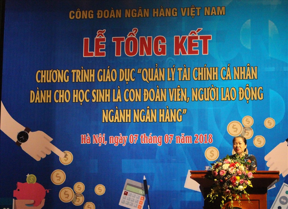 Phó Chủ tịch Tổng LĐLĐVN Nguyễn Thị Thu Hồng phát biểu tại buổi tổng kết. Ảnh: N.Nga