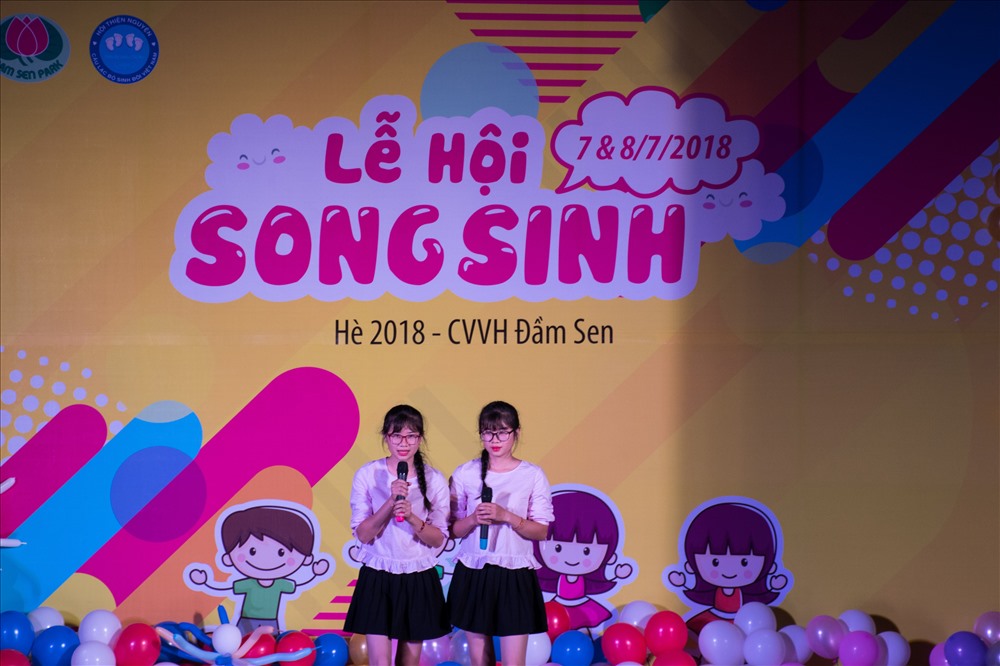 Nói đến các cặp song sinh người ta thường nghĩ đến ngoại hình giống nhau như hai giọt nước nhưng nếu để ý kỹ thì vẫn có nét khác biệt. Ảnh: T.S