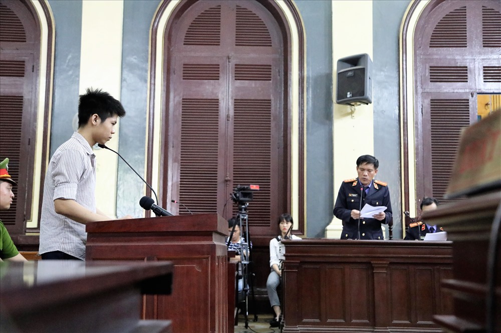 Với cáo buộc tình là hung thủ giết chết 5 thành viên trong gia đình ông Mai Xuân Chinh (ngụ quận Bình Tân, TPHCM) và cướp tài sản, Tình bị VKSND TPHCM truy tố với khung hình phạt cao nhất là tử hình. Ảnh: Trường Sơn