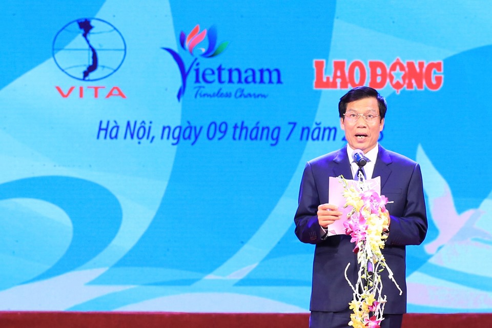 Đồng chí Nguyễn Ngọc Thiện - Ủy viên Trung ương Đảng, Bộ trưởng Bộ Văn hóa Thể thao và Du lịch - lên phát biểu.