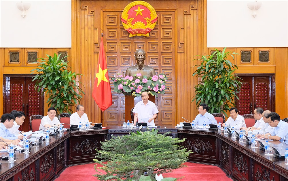Thủ tướng Nguyễn Xuân Phúc chủ trì cuộc họp. Ảnh VGP.
