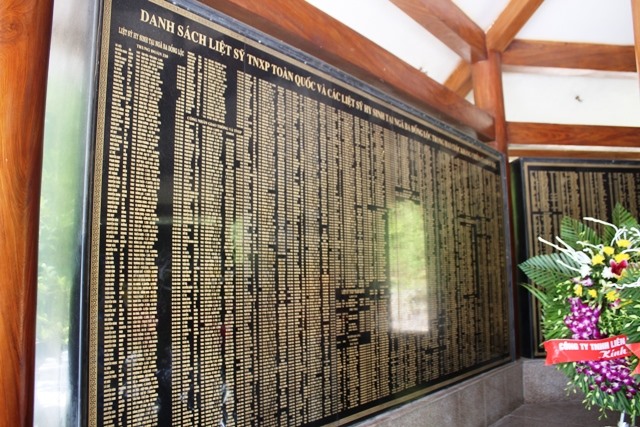 Danh sách các liệt sỹ TNXP toàn quốc và liệt sỹ hi sinh tại Ngã ba Đồng Lộc. Ảnh: Trần Tuấn