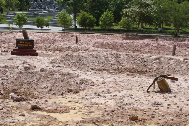 Bãi bom chứng tích chiến tranh mới được tôn tạo năm 2018. Ảnh: Trần Tuấn