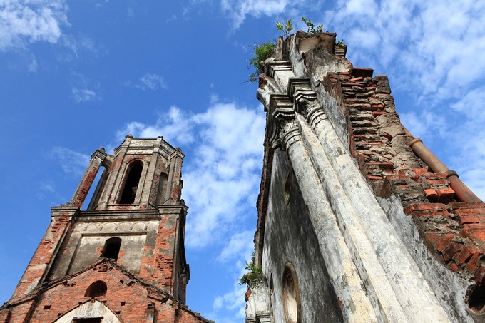 Nhà thờ đổ (cách gọi những nhà thờ bị bỏ hoang) vốn là nhà thờ thánh Maria Madalena.