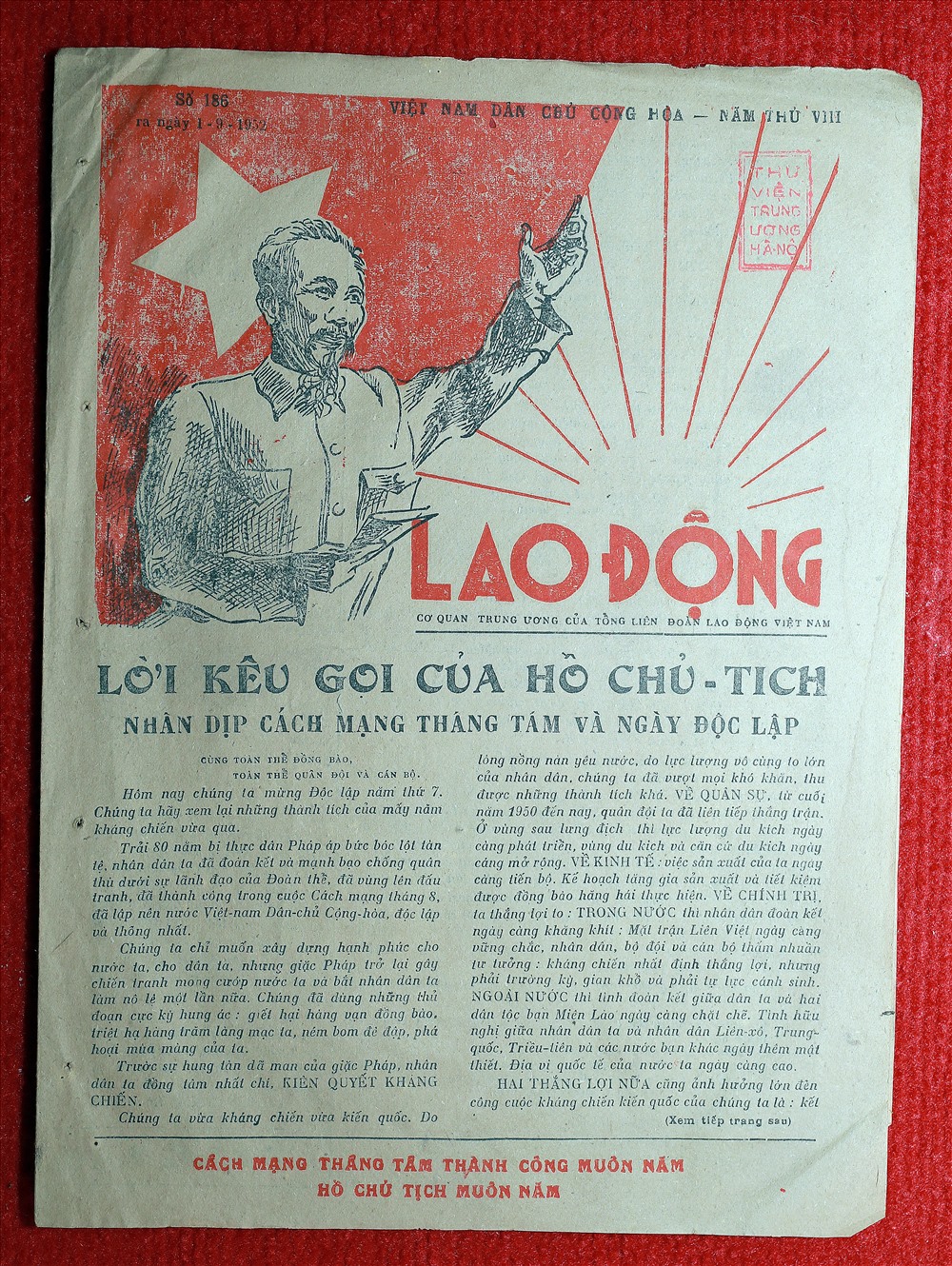 Từ trái sang:
Báo Lao Động số ra ngày 1.9.1952. Ảnh (chụp tư liệu): HẢI NGUYỄN
