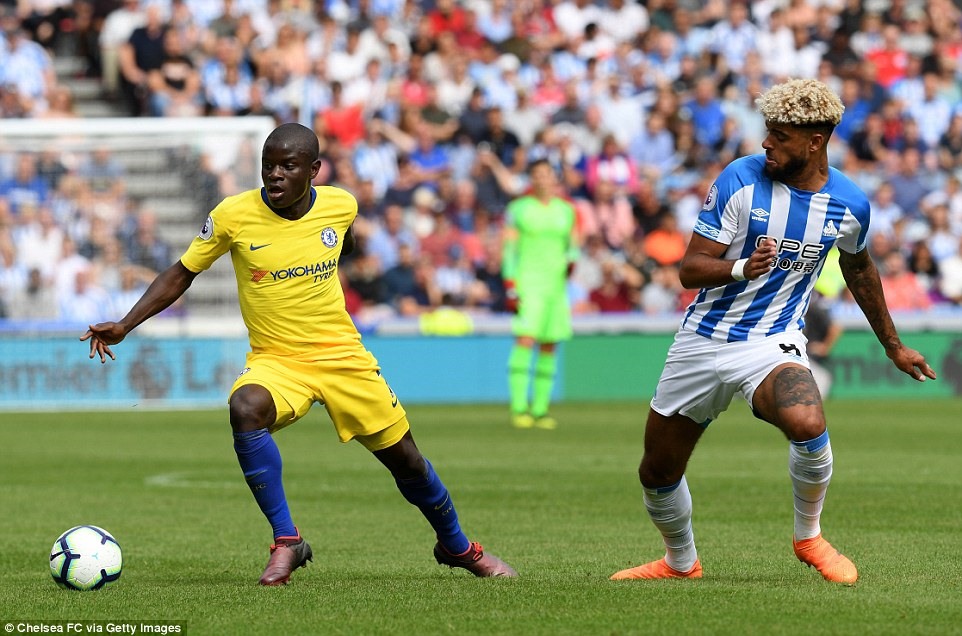 Kante (áo vàng) là cầu thủ đầu tiên ghi bàn cho Chelsea ở mùa giải mới. Ảnh: Getty Images.