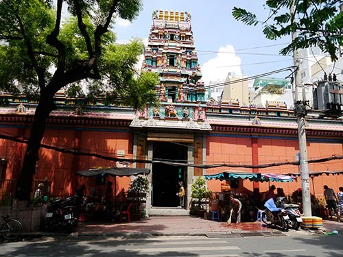 Chùa Bà, hay đền thờ bà Mariamman, ở 45 Trương Định (quận 1).