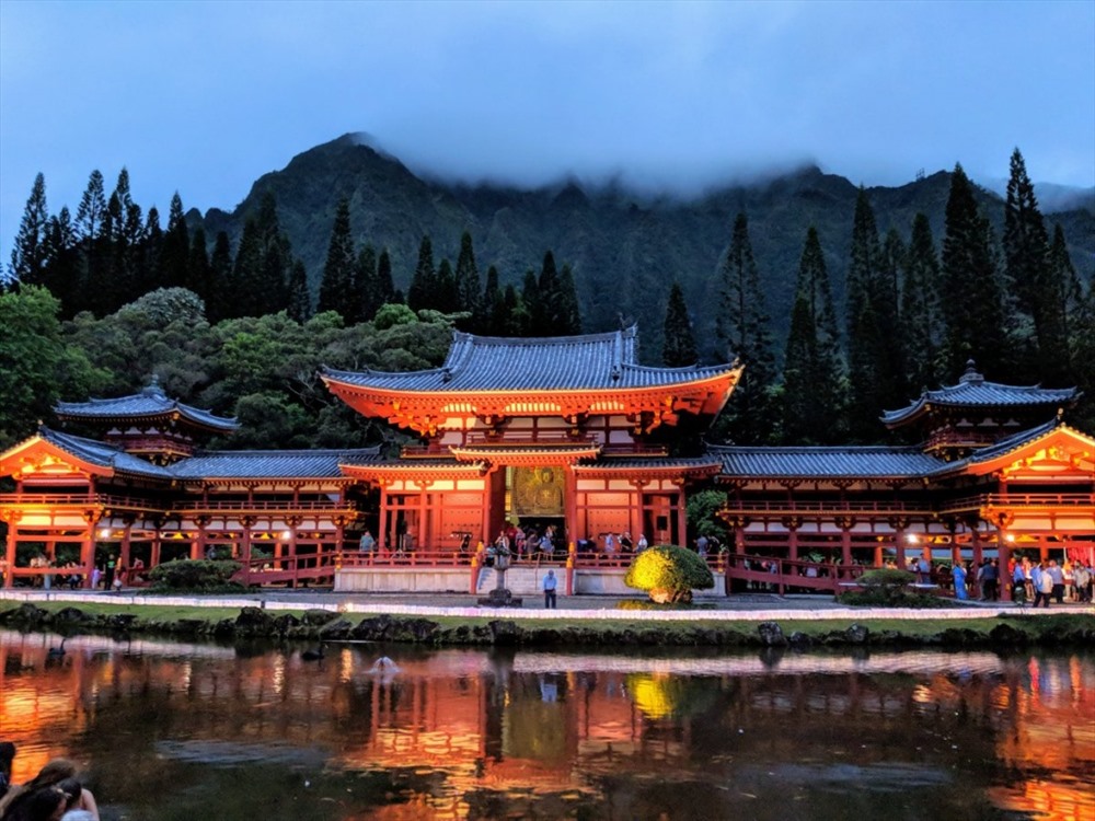 Mỗi dịp lễ Obon, các đền chùa trên khắp nước Nhật lại tấp nập người dân và du khách đến thăm viếng, nguyện cầu cho người thân, cho cả linh hồn đã khuất và người đang còn sống. (Ảnh: Matcha-Japan)