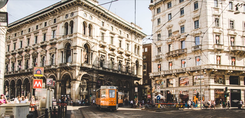 àu điện trên đường phố Milan. Ảnh: Trần Ánh Dương