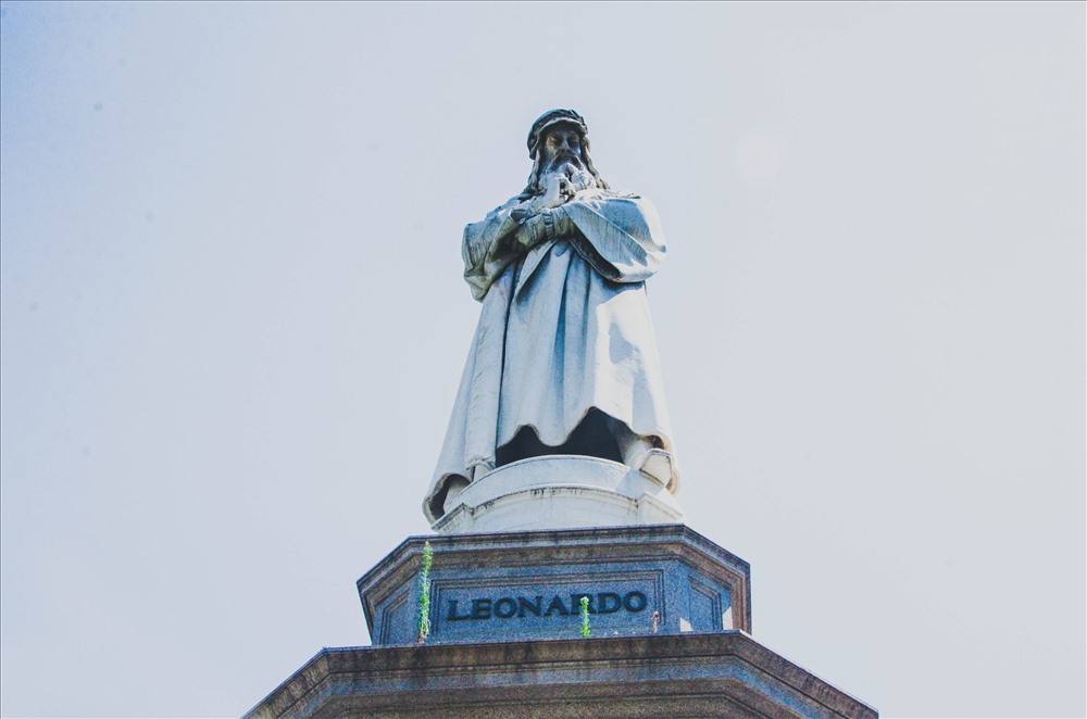 Tượng đài Leonardo da Vinci. Ảnh: Trần Ánh Dương
