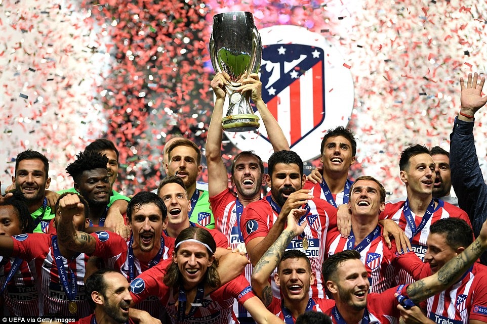 Giây phút đăng quang của các cẩu thủ Atletico Madrid. Ảnh: Getty Images.