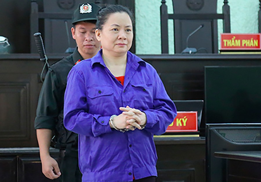 Hoàng Thị Vấn phản bác toàn bộ cáo buộc giết mẹ chồng. Ảnh: PD.