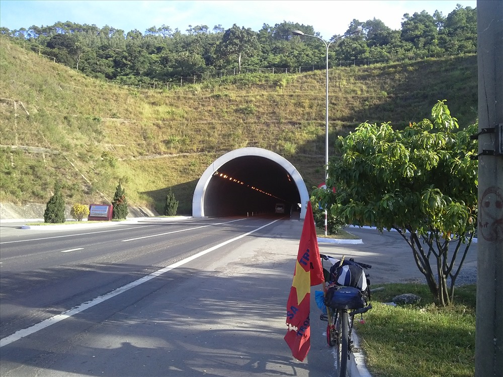 Tôi ở đường hầm vượt qua Đèo Ngang - ngày 17.8.2014.