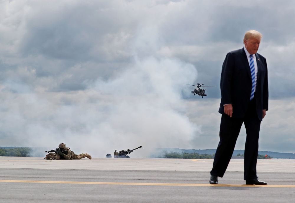 Tổng thống Hoa Kỳ Donald Trump trong chuyến thăm căn cứ quân sự Fort Drum - Ảnh: Reuters
