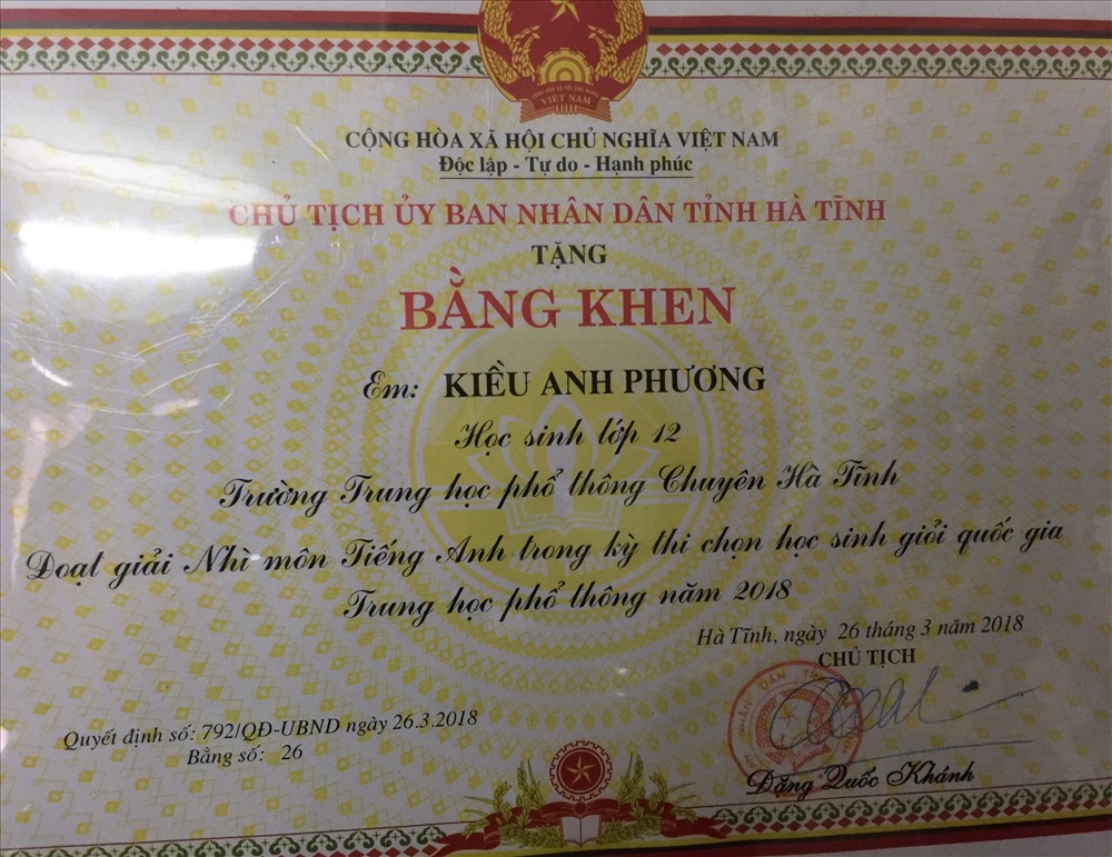 Với thành tích học tập của mình Anh Phương còn được nhận bằng khen của Chủ tịch tỉnh Hà Tĩnh