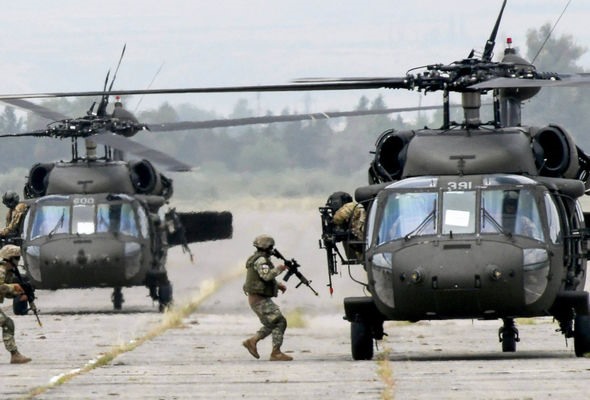 Trực thăng tấn công và vận tải của Mỹ tham gia tập trận. Ảnh: AFP/Getty Images