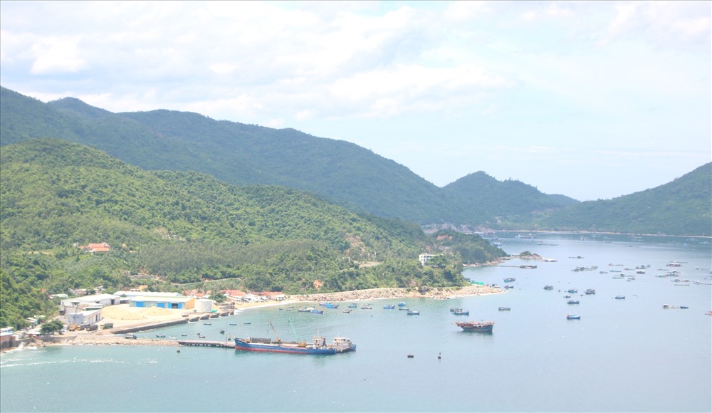 Cảnh sắc vừa hùng vĩ vừa trữ tình. Ảnh: Đ.Phùng