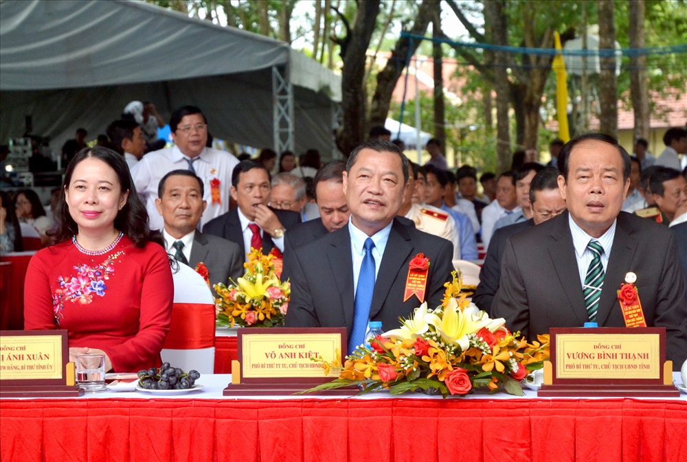 Đại diện lãnh đạo Tỉnh ủy, HĐND, UBND tỉnh An Giang tại buổi lễ. Ảnh: Lục Tùng