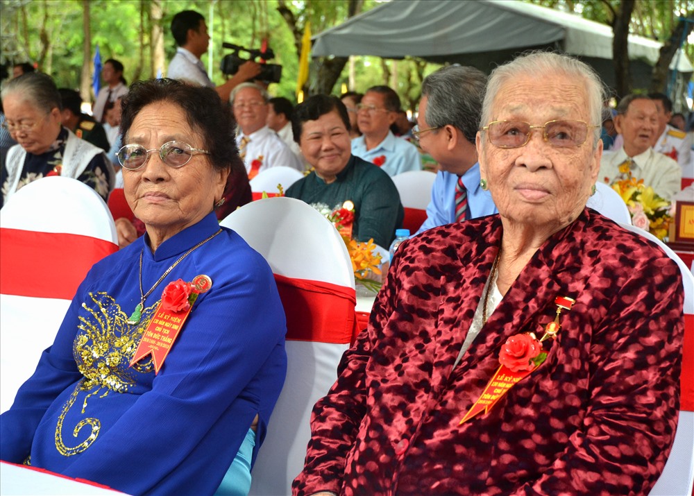 Mẹ Việt Nam Anh hùng tại buổi lễ kỷ niệm. Ảnh: Lục Tùng