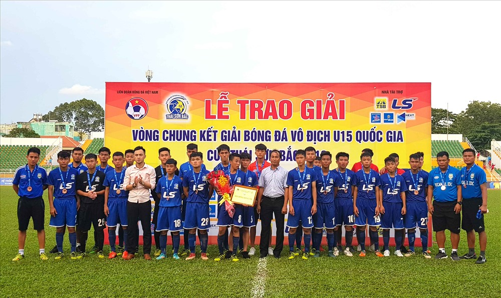 U15 Bình Dương nhận đồng hạng ba với U15 Khánh Hòa. 