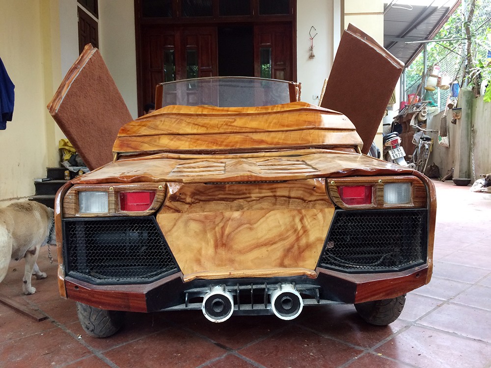 Cận cảnh chiếc “siêu xe” bằng gỗ đang xôn xao trên mạng xã hội. Ảnh: Chương Đặng.