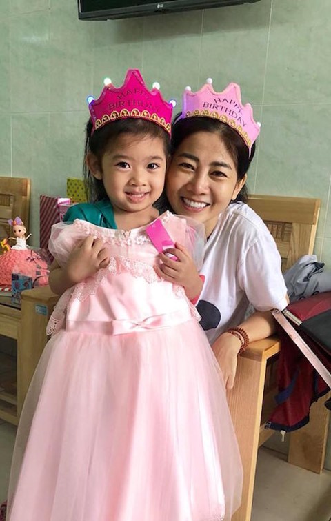 Mai Phương mừng sinh nhật con gái 5 tuổi ở bệnh viện  2sao