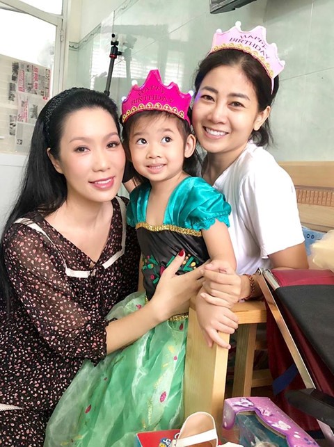 Diễn viên Trịnh Kim Chi và mẹ con diễn viên Mai Phương.