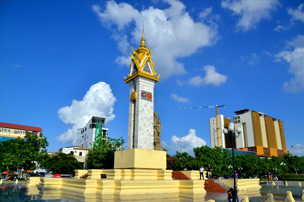 Đài Hữu nghị Việt Nam – Campuchia: Điểm đến kỳ thú trên đất nước Chùa Tháp