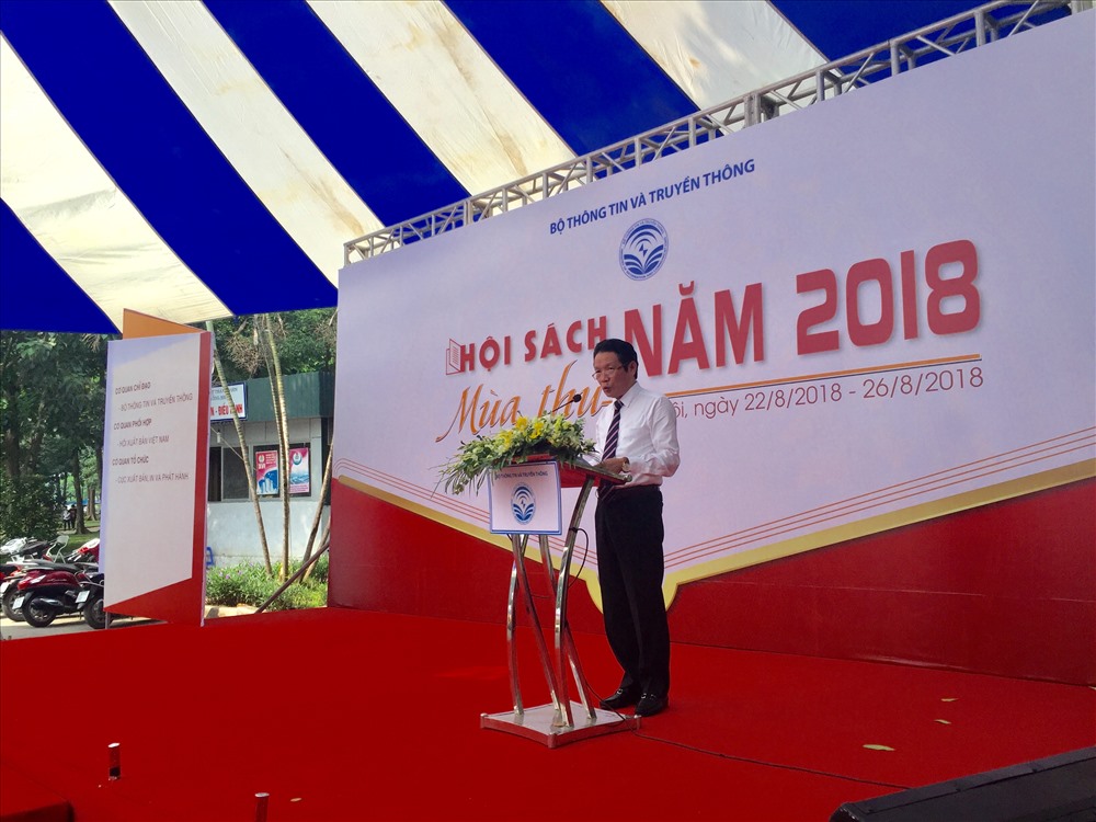 Thứ trưởng Bộ Thông tin và Truyền thông Hoàng Vĩnh Bảo phát biểu tại lễ khai mạc Hội sách Mùa thu 2018.