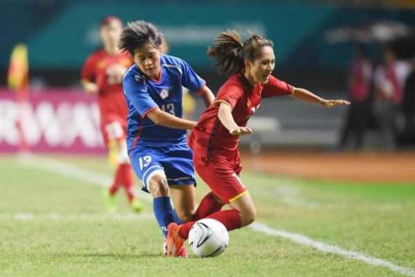 Các cô gái Việt Nam đã có một trận đấu đầy khó khăn trước đối thủ mà họ đã từng đánh bại 2 lần trước thềm ASIAD 18. Ảnh: VFF