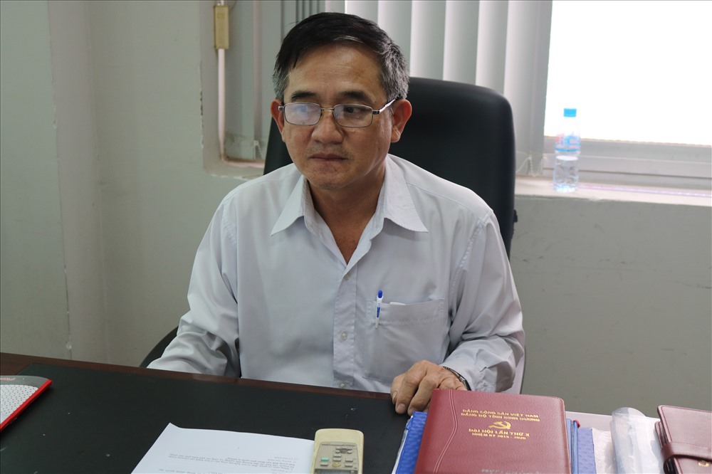 Ông Ninh Xuân Hiên, Chủ tịch LĐLĐ thị xã Dĩ An (Bình dương) trao đổi với PV báo Lao Động.
