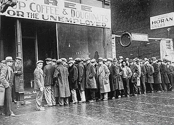 Công nhân thất nghiệp sắp hàng dài chờ trợ cấp thực phẩm 1928