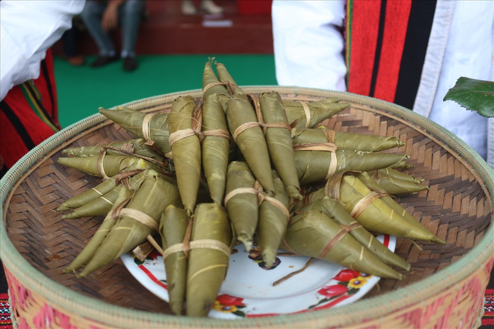 Bánh tình yêu của đồng bào Cơ tu tỉnh Quảng Nam.