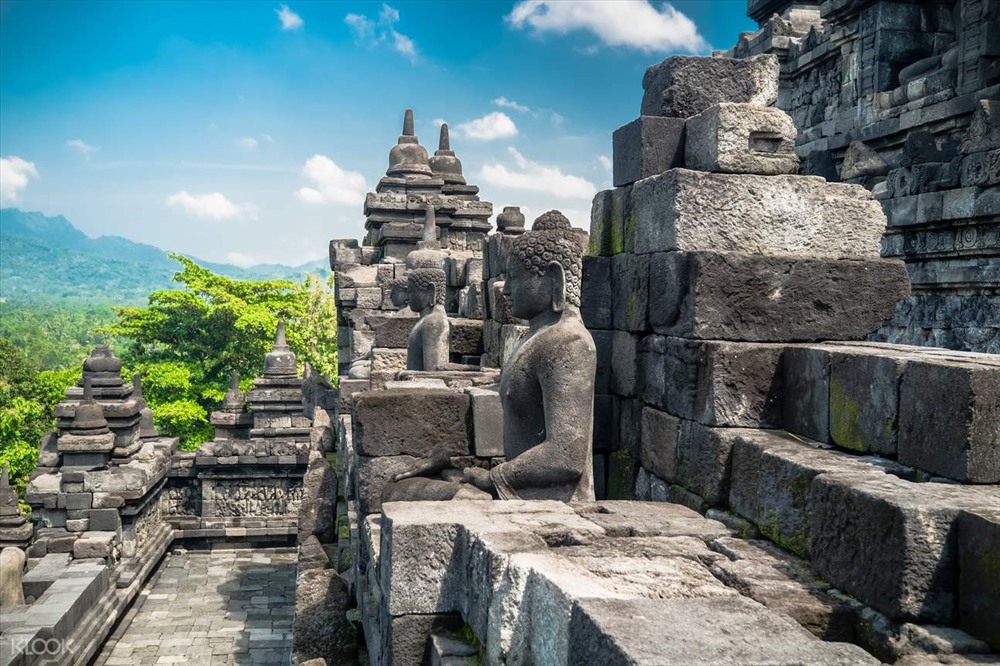 Đây cũng là một trong những ngôi chùa nổi tiếng nhất trên thế giới và là một trong những điểm du lịch nổi tiếng nhất của Indonesia. Ảnh: Klook