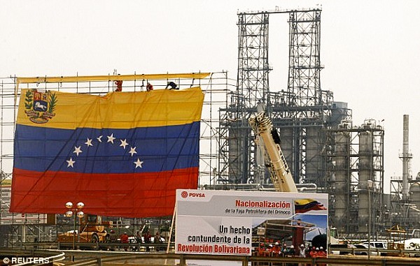  Ngoài hoa hậu, đất nước 28 triệu người này được biết đến như một mỏ dầu “khủng” bậc nhất thế giới. Cuối năm 2009, Venezuela chính thức trở thành quốc gia sở hữu trữ lượng dầu mỏ thứ 2 thế giới với sản lượng khai thác đạt 211,173 tỷ thùng, chỉ sau Saudi Arabia (266 tỷ thùng).