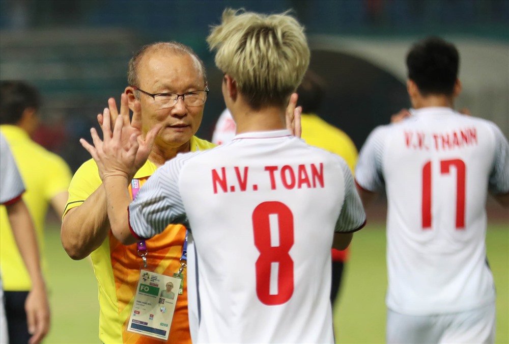 Bàn thắng của Văn Toàn đã đưa U23 Việt Nam vào trận bán kết và đối đầu với đội bóng quê hương của HLV Park Hang-seo. Ảnh: Đ.Đ