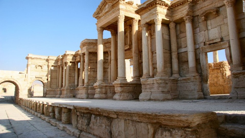 Palmyra: Thành phố được mệnh danh là ốc đảo giữa sa mạc Syria đã tồn tại từ thiên niên kỷ thứ II trước Công nguyên. Nơi đây là kết tinh của nghệ thuật kiến trúc độc đáo bậc nhất thời kỳ cổ đại. Phần lớn các công trình kiến trúc của Palmyra đã bị phá hủy dưới thời kỳ cai trị của lực lượng Nhà nước Hồi giáo tự xưng IS. Ảnh: Getty.