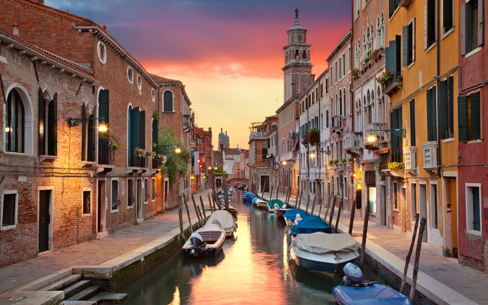 Thành phố Venice thơ mộng bên bờ sông. Ảnh: Hostel World 