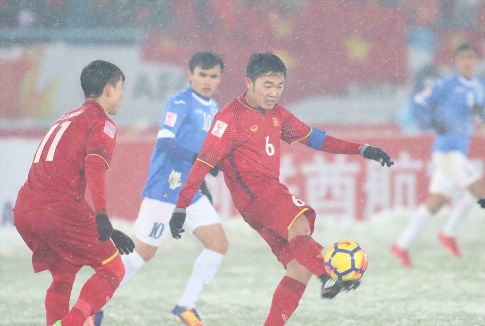Không còn là mộ thủ lĩnh lối chơi dẫn dắt U23 Việt Nam vào đến chung kết ở giải U23 Châu Á. Xuân Trường chỉ chơi vỏn vẹn 159 phút tại ASIAD 18 với màn trình diễn “thảm họa“. Ảnh: Hữu Phạm