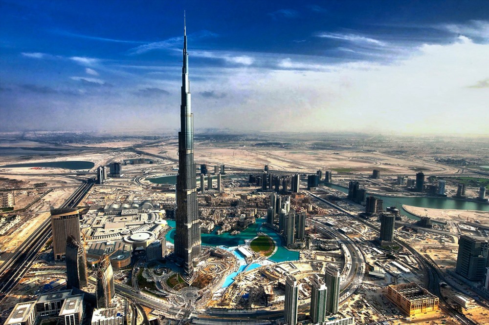 Tòa nhà Burj Khalifa sừng sững giữa Dubai sầm uất. Ảnh: Internet