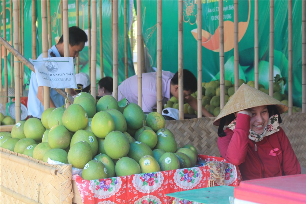 Có rất nhiều gian hàng tham gia triển lãm  với nhiều cách bài trí khác nhau. Ảnh: PĐ.