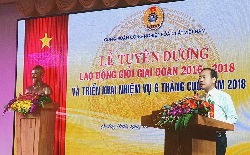 Ông Trần Quang Huy - UV Đoàn Chủ tịch Tổng LĐLĐ VN, Chủ tịch CĐ Công thương VN - phát biểu tại buổi lễ. Ảnh: Lê Phi Long