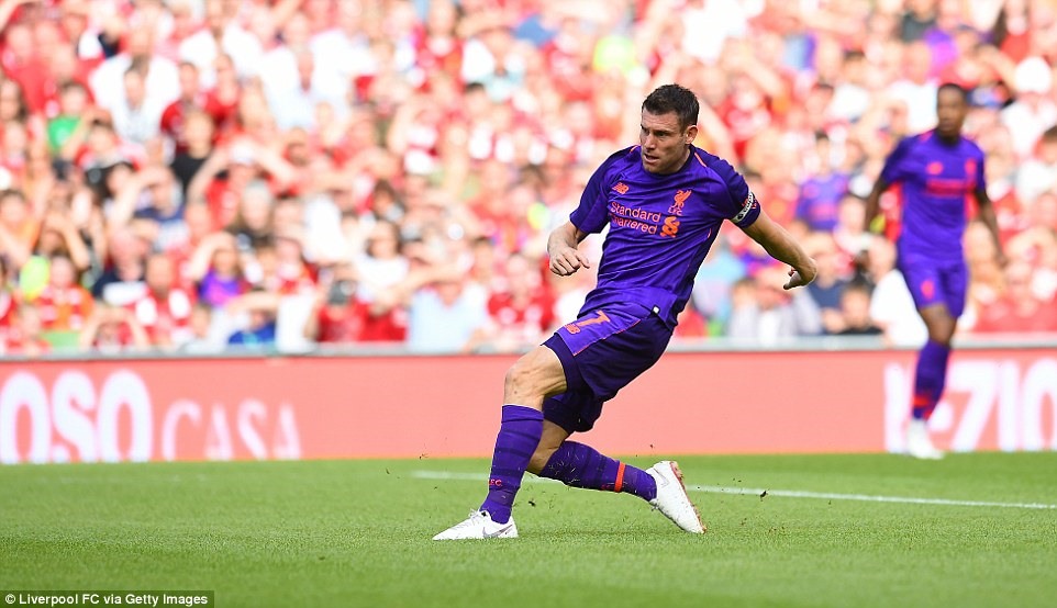 James Milner ghi bàn mở điểm cho Liverpool trước Napoli. Ảnh: Getty Images.
