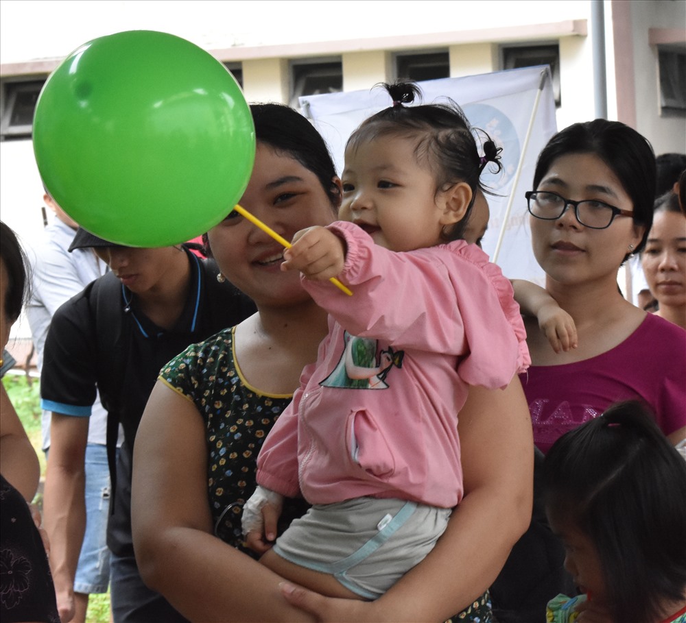 Nụ cười của các em nhỏ khi được tham gia các hoạt động vui chơi, giải trí tại bệnh viện